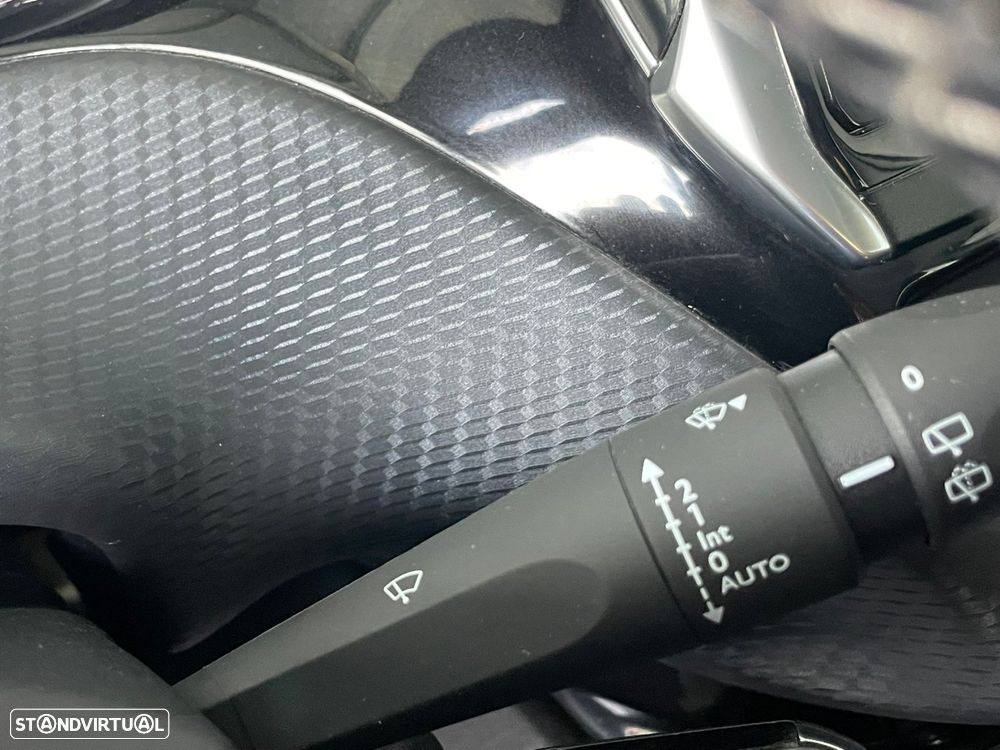 Peugeot 208 1.2 PureTech Allure - 16