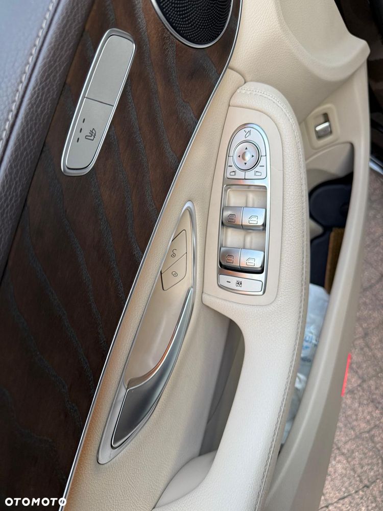 Mercedes-Benz Klasa C 200 4-Matic 9G-TRONIC - 14
