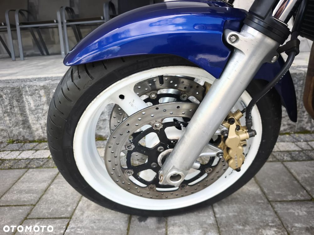 Suzuki GSX - 26