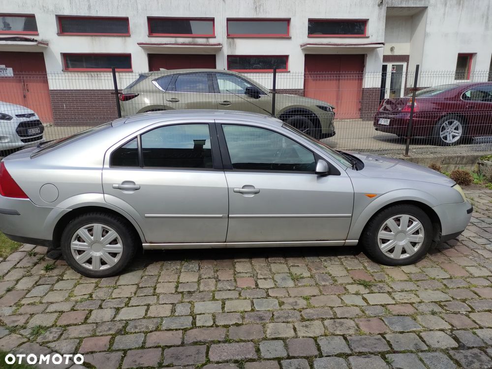 Ford Mondeo 1.8 Ambiente - 12
