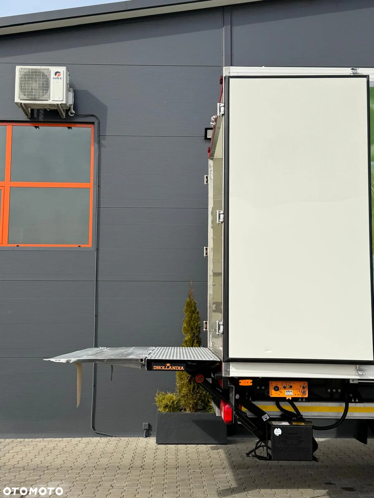 DAF DAF CF XF 75.360 // 6x2 // E5 // chłodnia 21 Epal // sypialka // klima // winda pod spód - 16