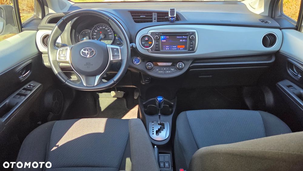 Toyota Yaris Hybrid 100 Premium - 5