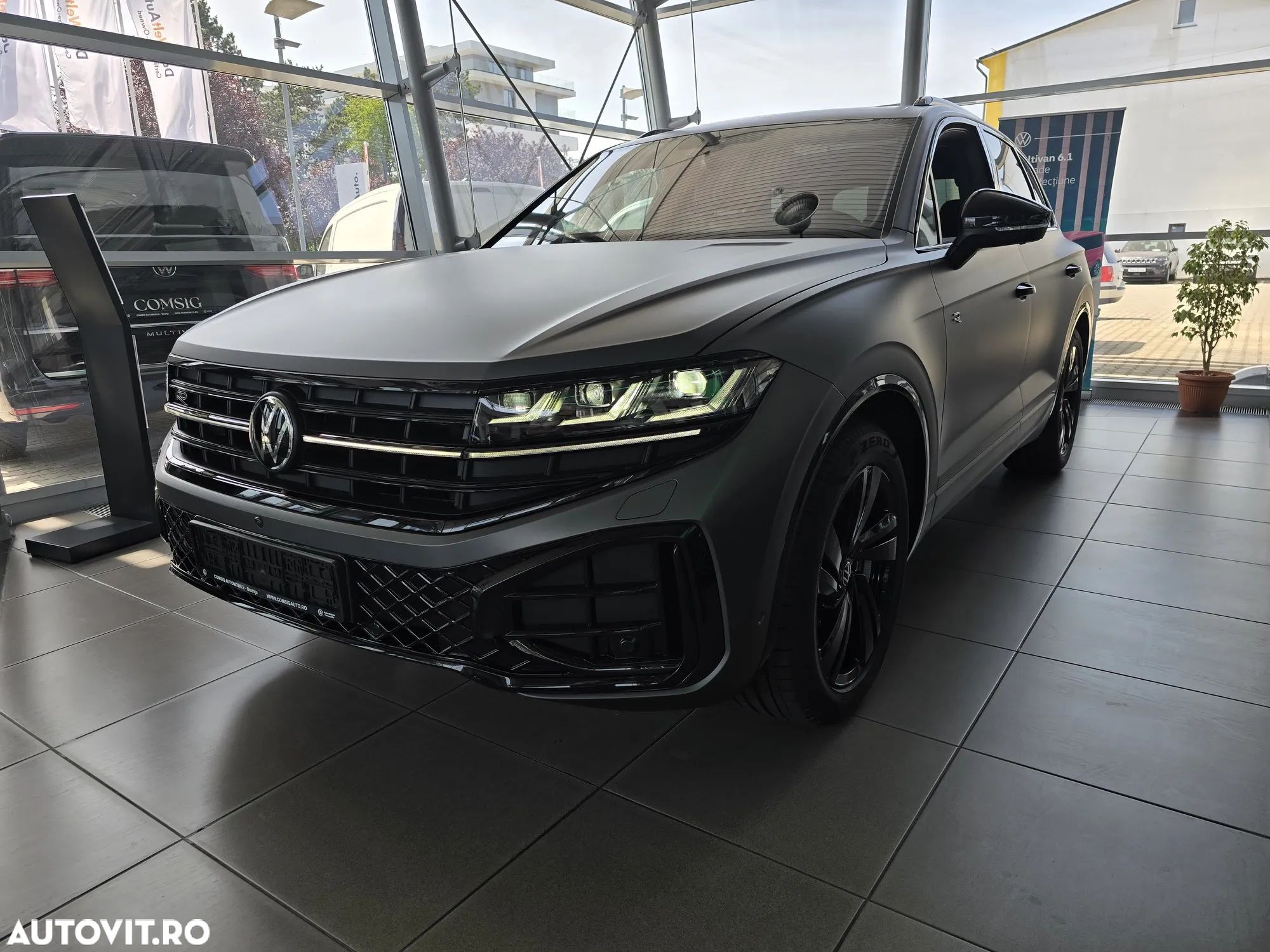 Volkswagen Touareg - 1