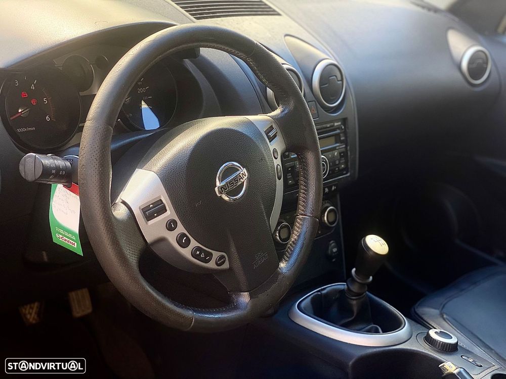 Nissan Qashqai 2.0 dCi Tekna Premium 17 - 16