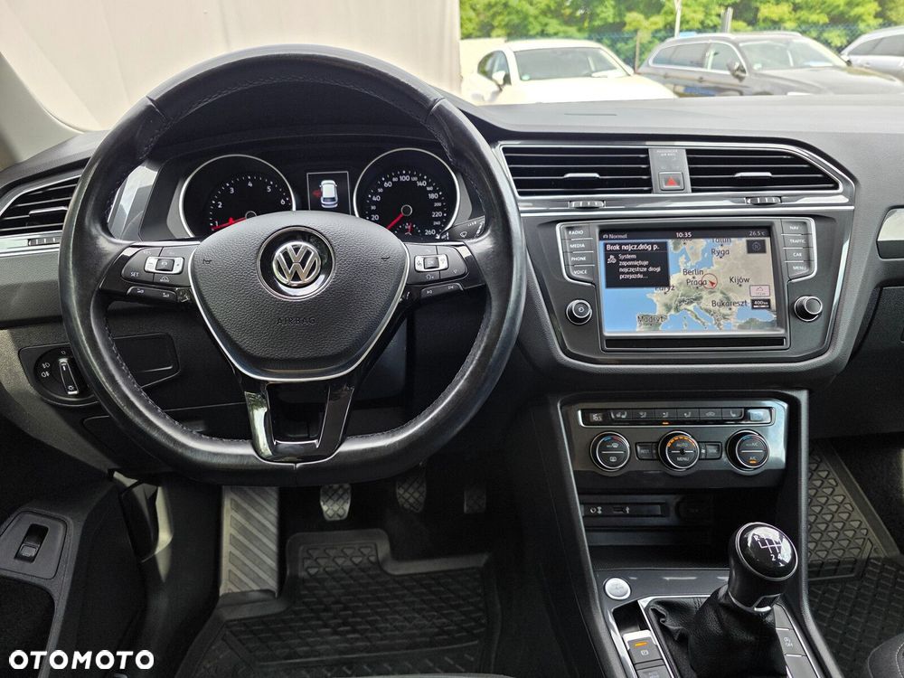 Volkswagen Tiguan - 11