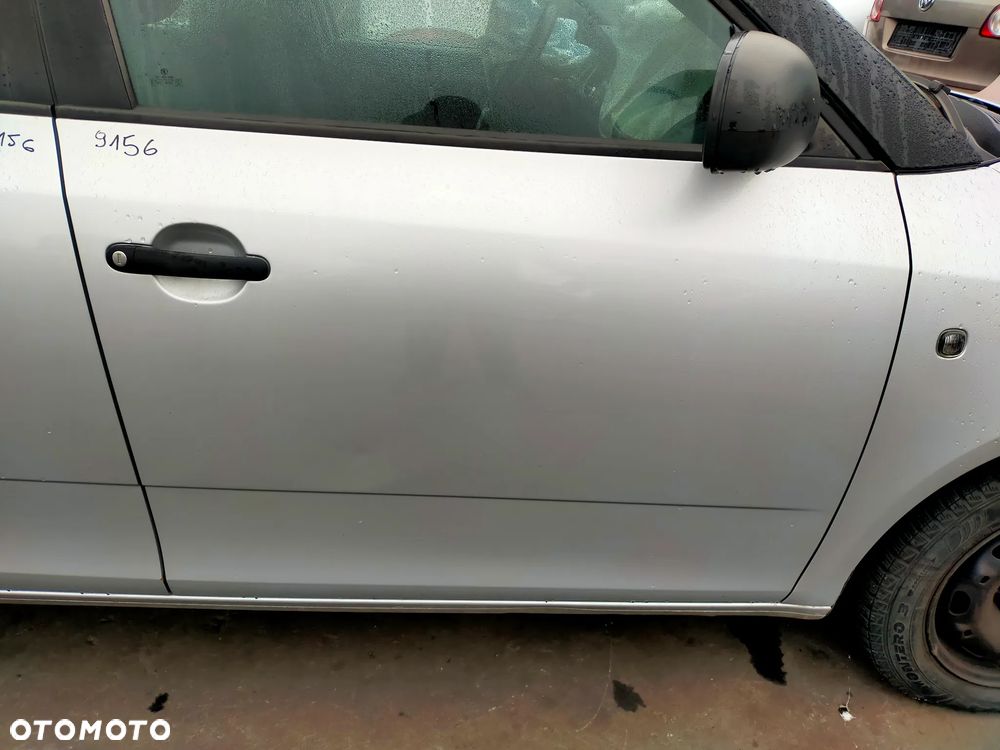 Skoda Fabia II  Drzwi Przód Przednie Prawe Kolor 9156 - 1