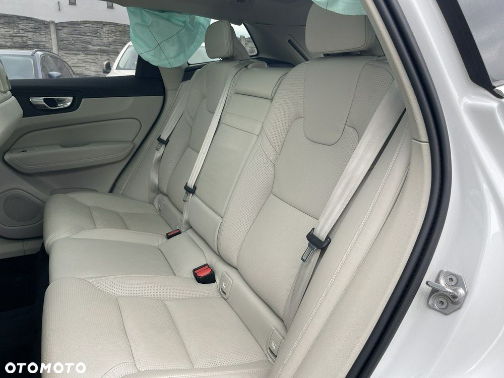 Volvo XC 60 B5 D AWD Ultimate Bright - 15