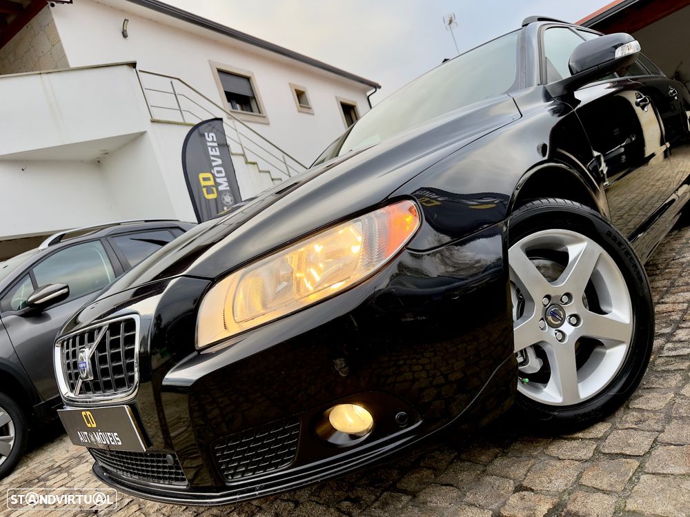 Volvo V70 2.4 D5 Momentum - 1