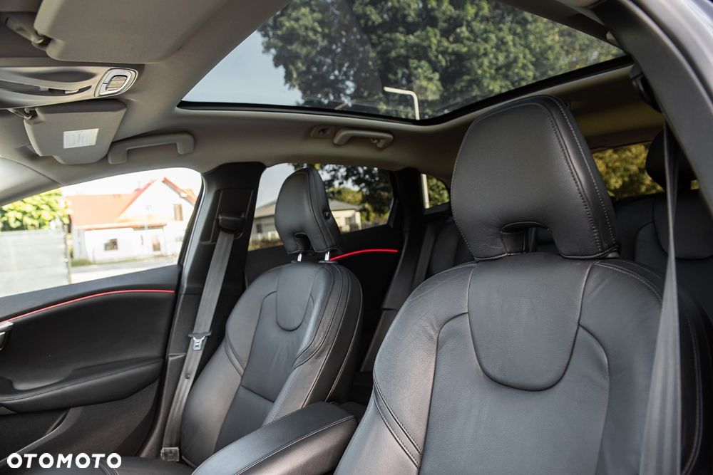 Volvo V40 D3 Geartronic Summum - 18