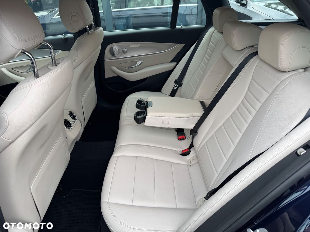 Mercedes-Benz Klasa E 250 Avantgarde - 32