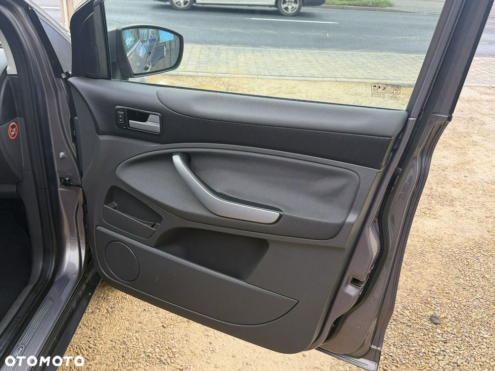 Ford Kuga - 16