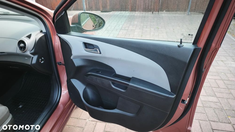 Chevrolet Aveo 1.6 LTZ - 16