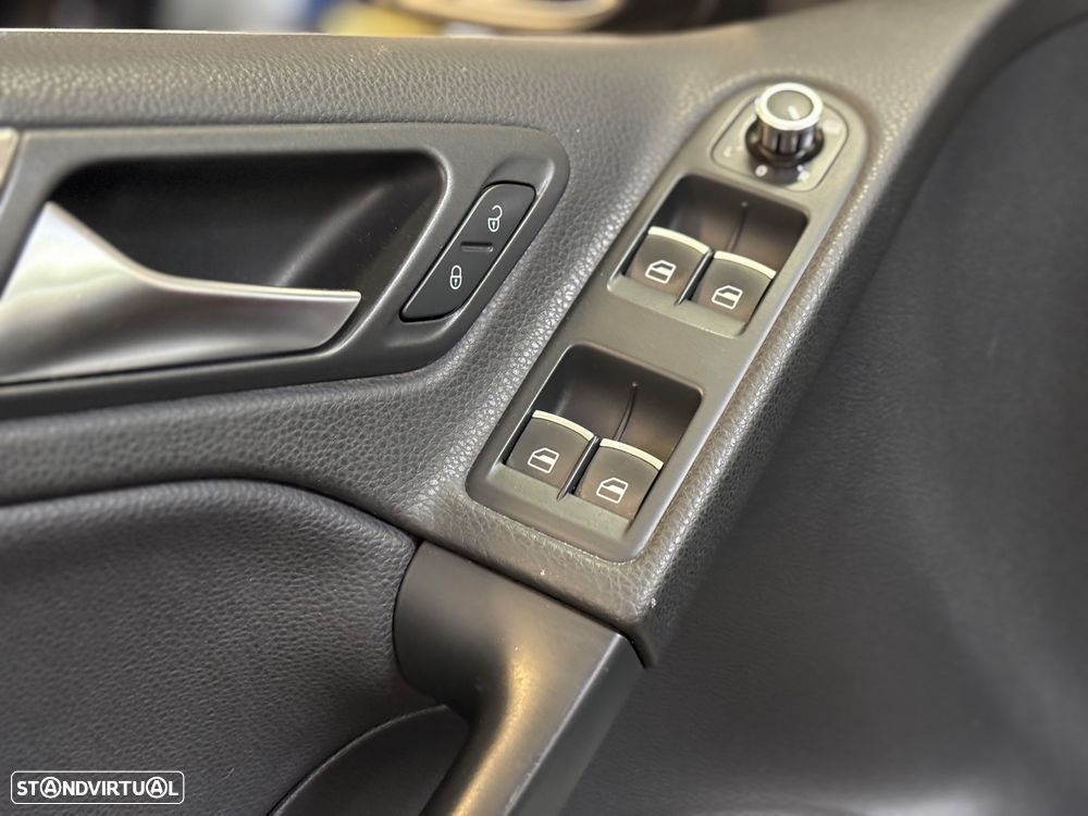 VW Golf Cabriolet 1.6 TDi Lounge - 31