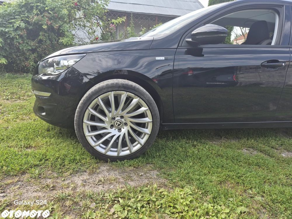 Peugeot 308 1.2 PureTech Style S&S - 17