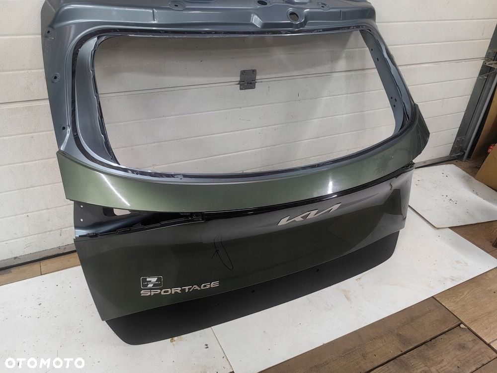 Kia Sportage V klapa blenda emblemat tył tylna 21- - 4