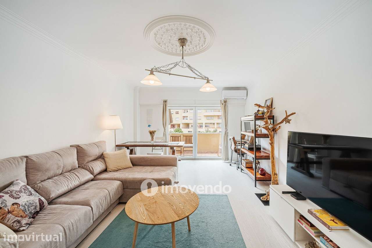 Apartamento T2, com áreas amplas e varanda, na Póvoa de Santa Iria - Grande imagem: 2/46