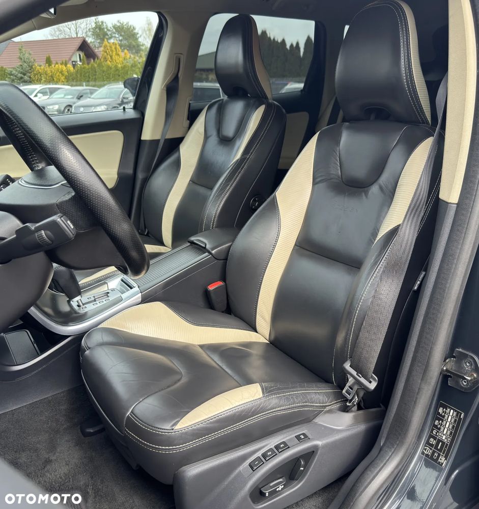 Volvo XC 60 D5 AWD RDesign - 17