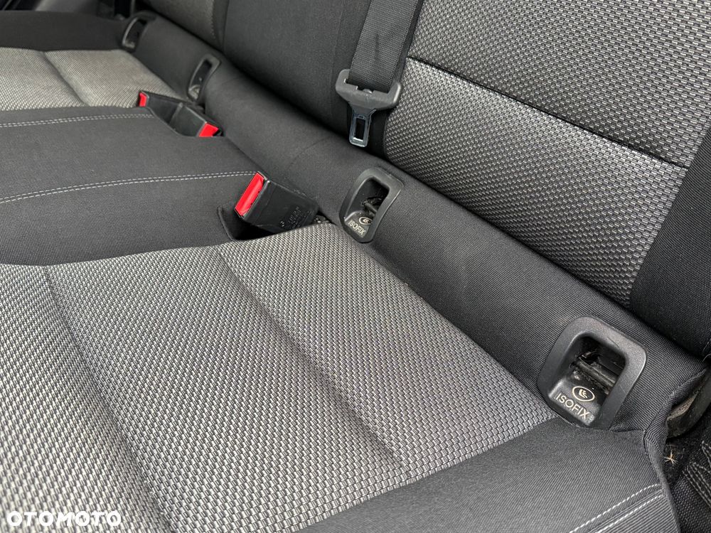 Mercedes-Benz GLA - 26