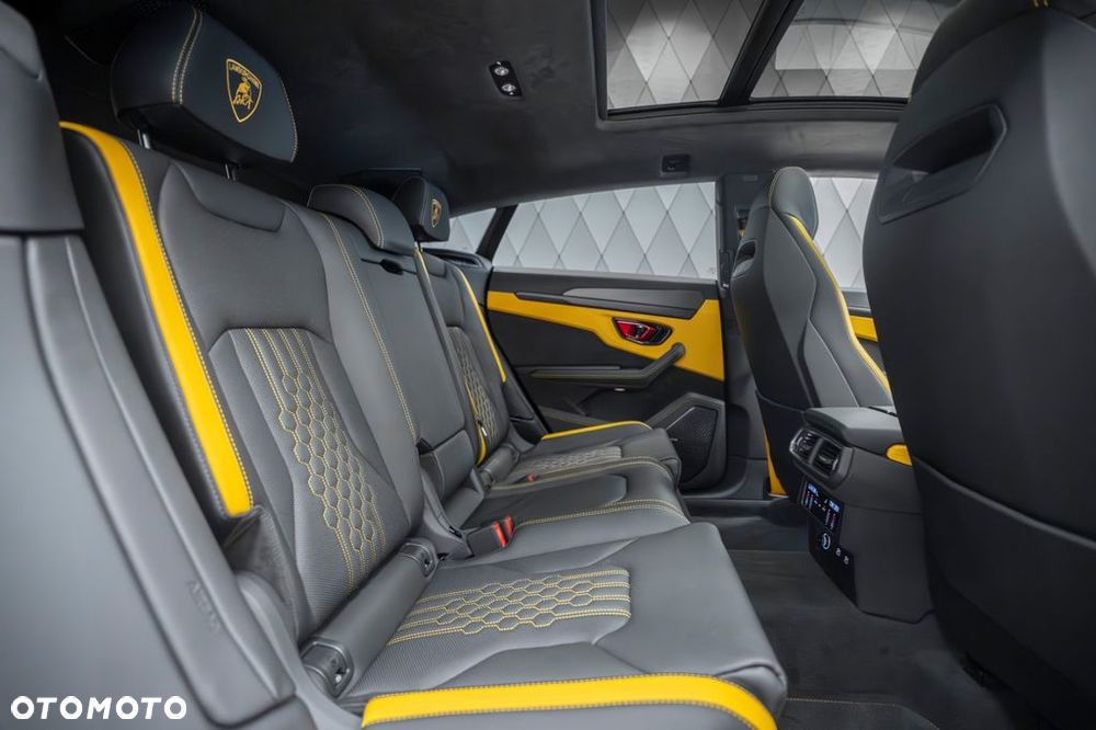 Lamborghini Urus - 12