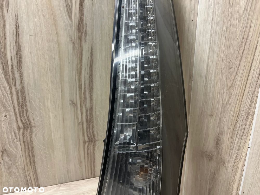 LAMPA TYLNA PRAWA MITSUBISHI GRANDIS - 3