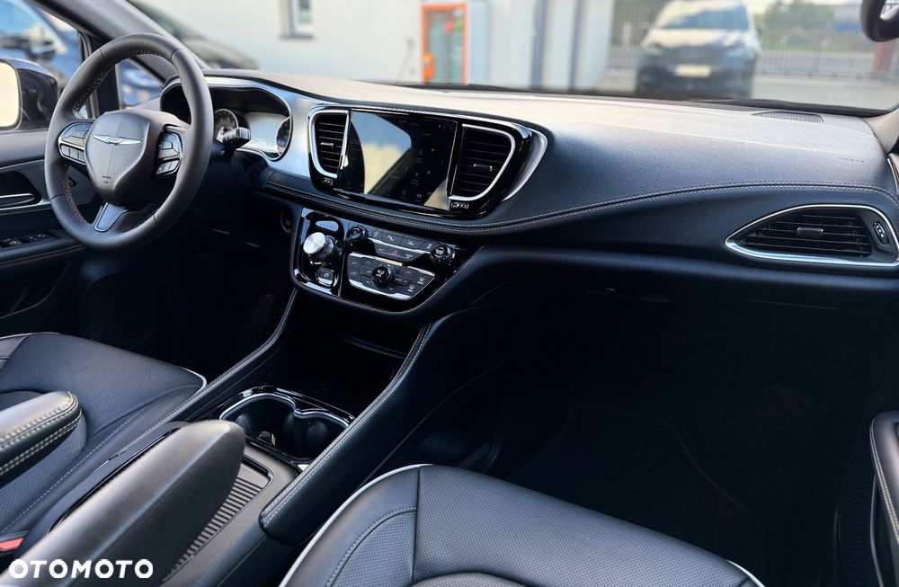Chrysler Pacifica - 17