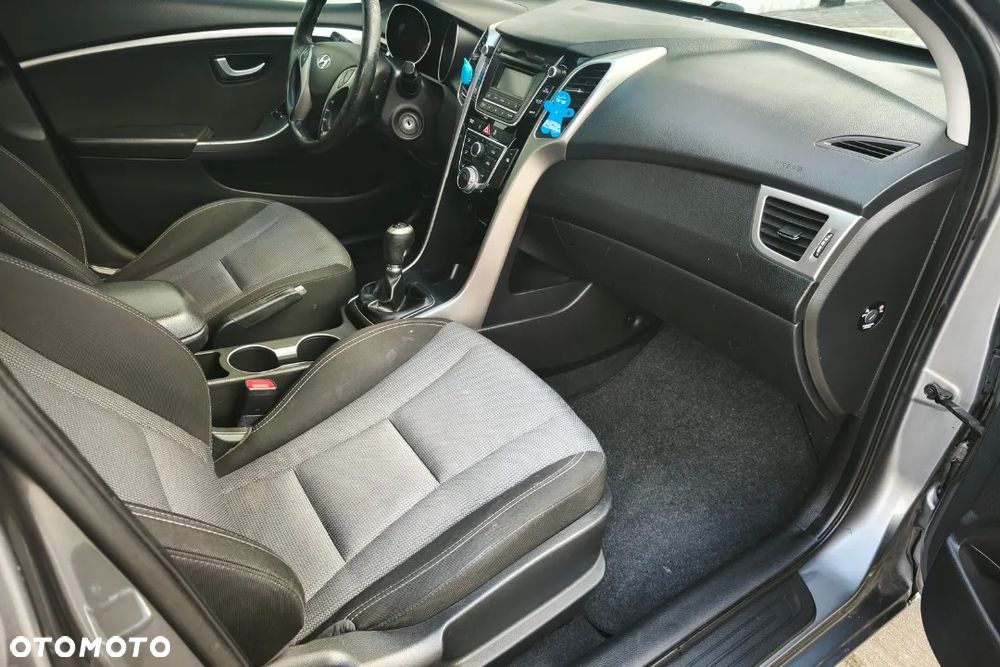 Hyundai i30 1.6 CRDi Comfort EU5 - 12