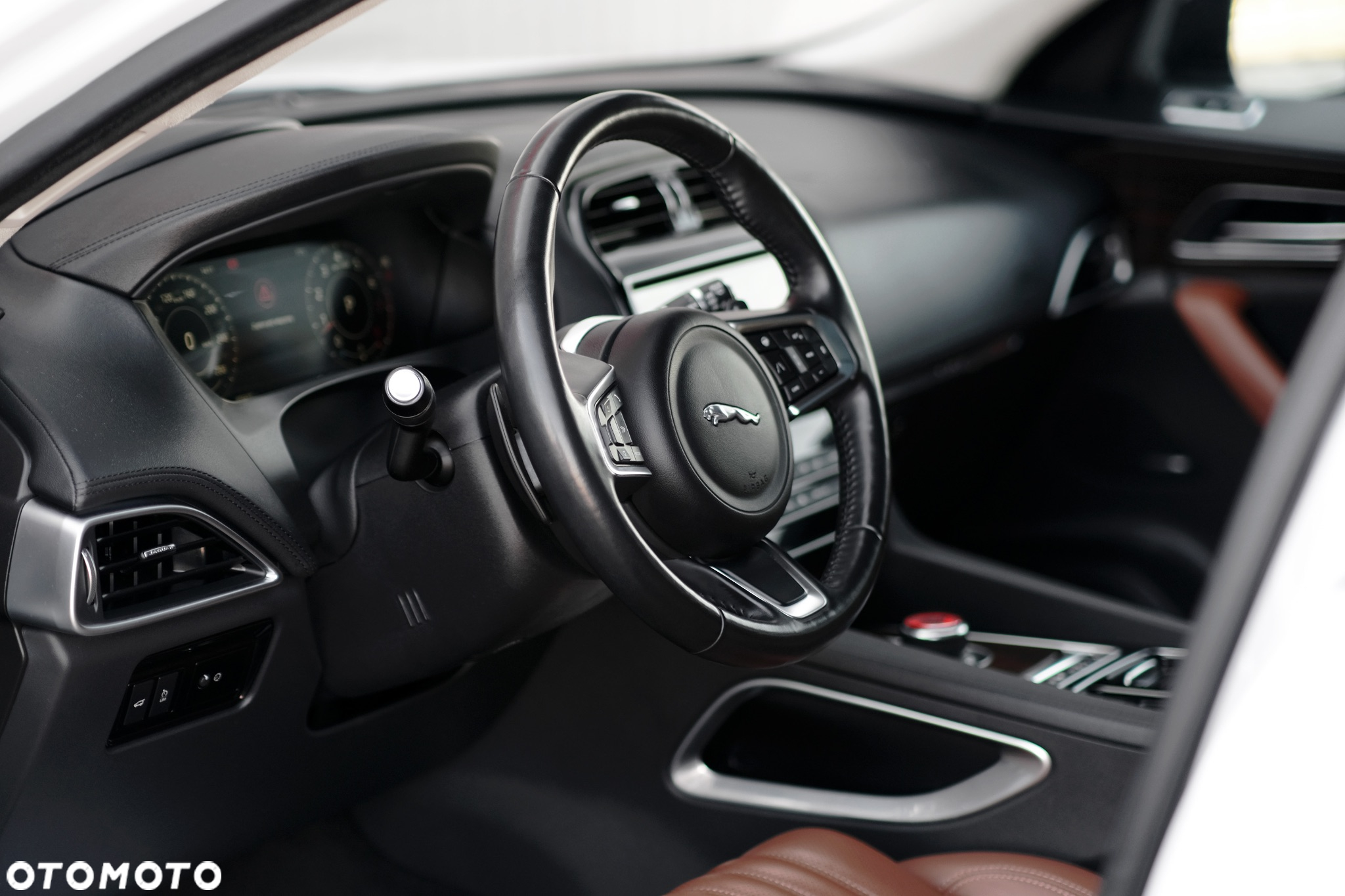 Jaguar F-Pace 30t AWD Portfolio - 19
