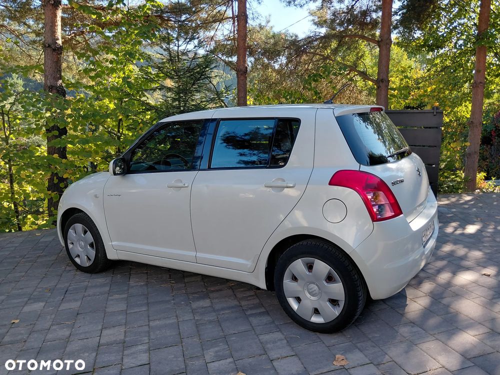 Suzuki Swift 2009 photo 2