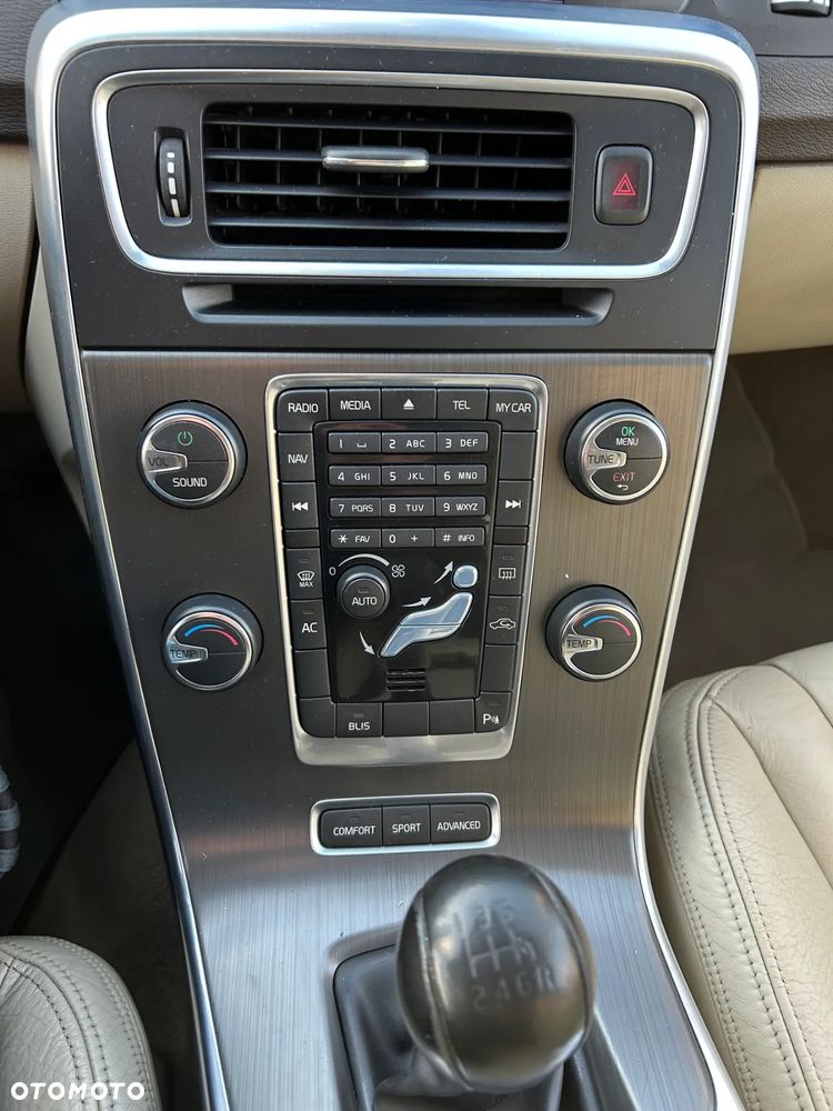 Volvo V60 D5 Summum - 26