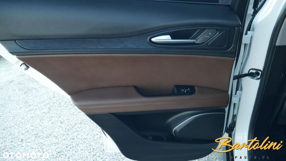 Alfa Romeo Stelvio - 17