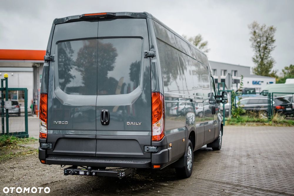 Iveco Daily 35S18HA8 V H2 Furgon Automat 3.0 od ręki - 10