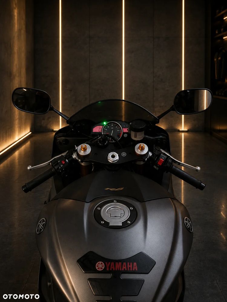 Yamaha R6 - 11