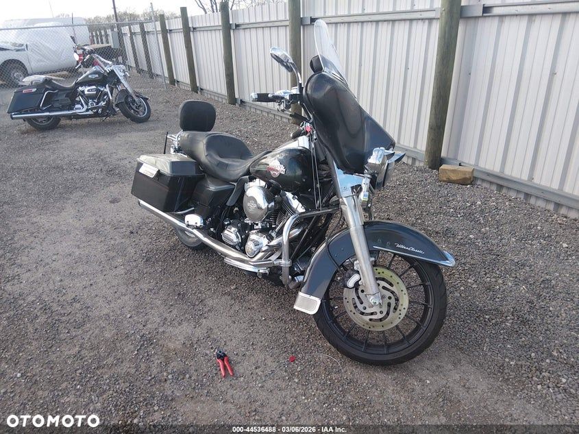 Harley-Davidson FLHTCU Ultra - 1