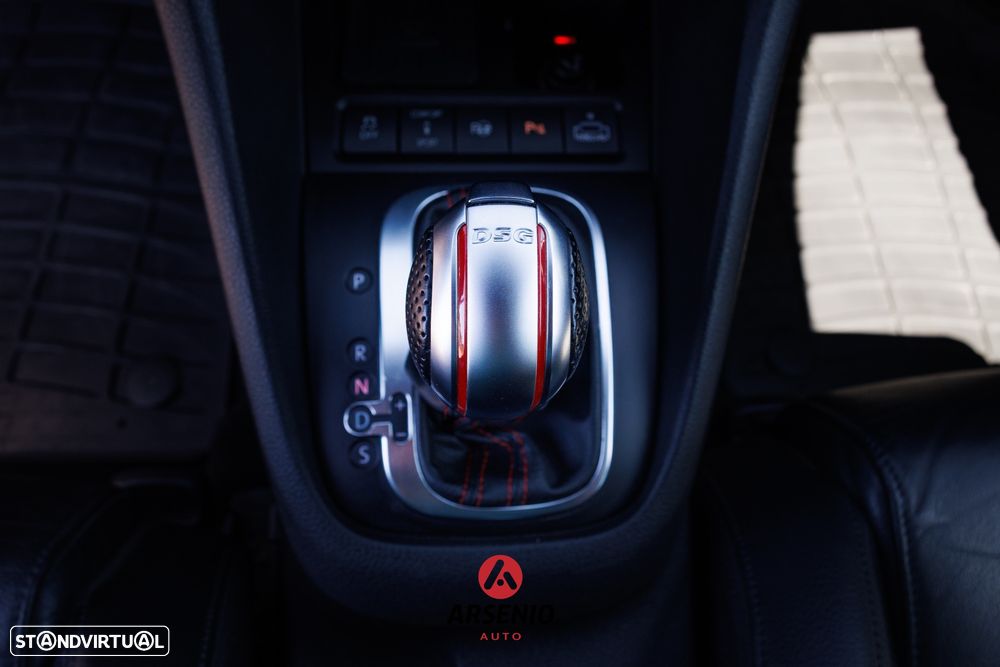 VW Golf 2.0 GTI DSG - 32