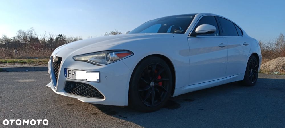 Alfa Romeo Giulia - 8