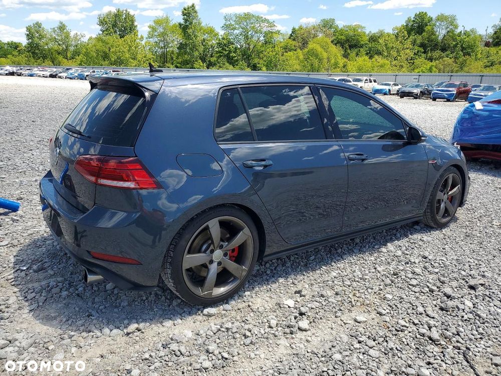 Volkswagen Golf - 4