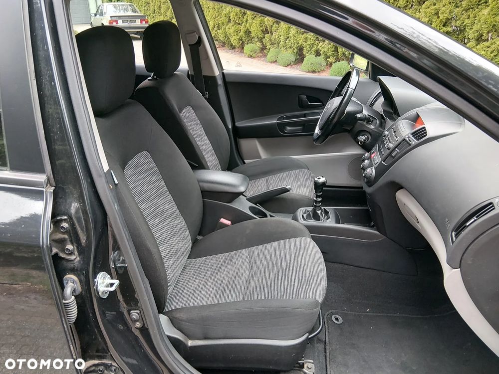 Kia Ceed - 13