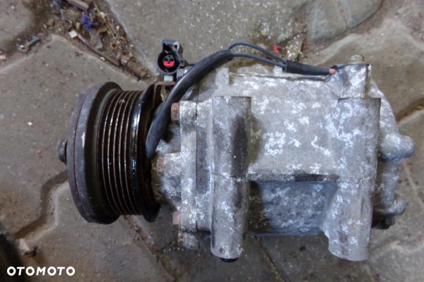 Kompresor sprężarka klimatyzacji 2S6H-19D629-AB Ford Fiesta MK6 lak. 44