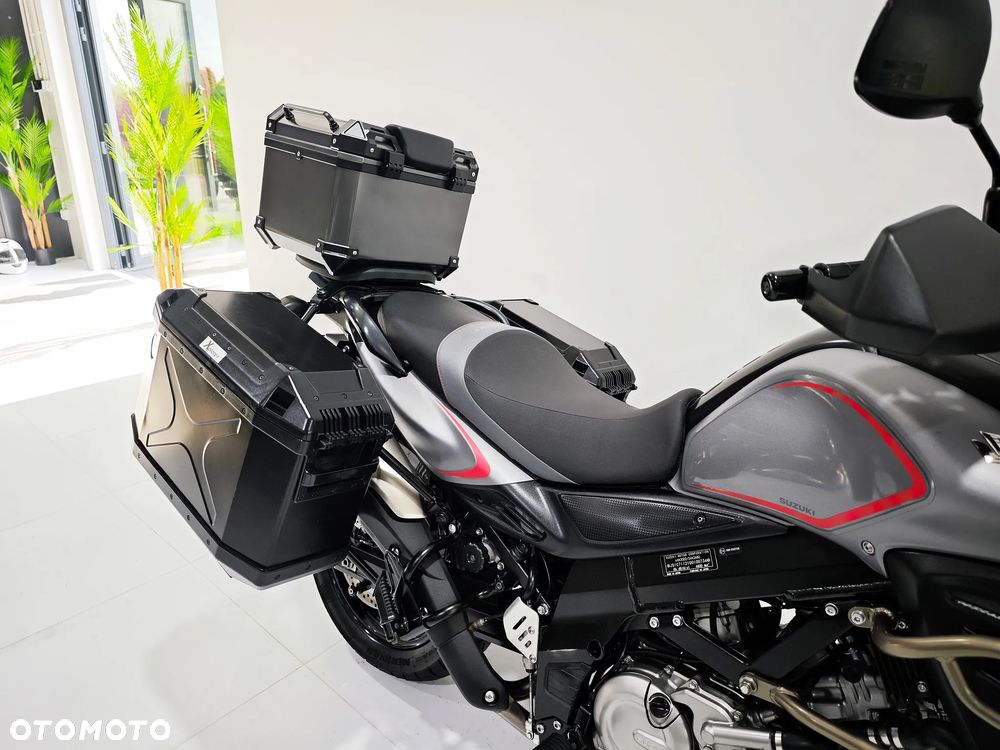 Suzuki V-STROM - 10