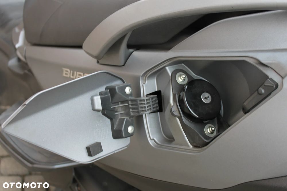 Suzuki Burgman - 21