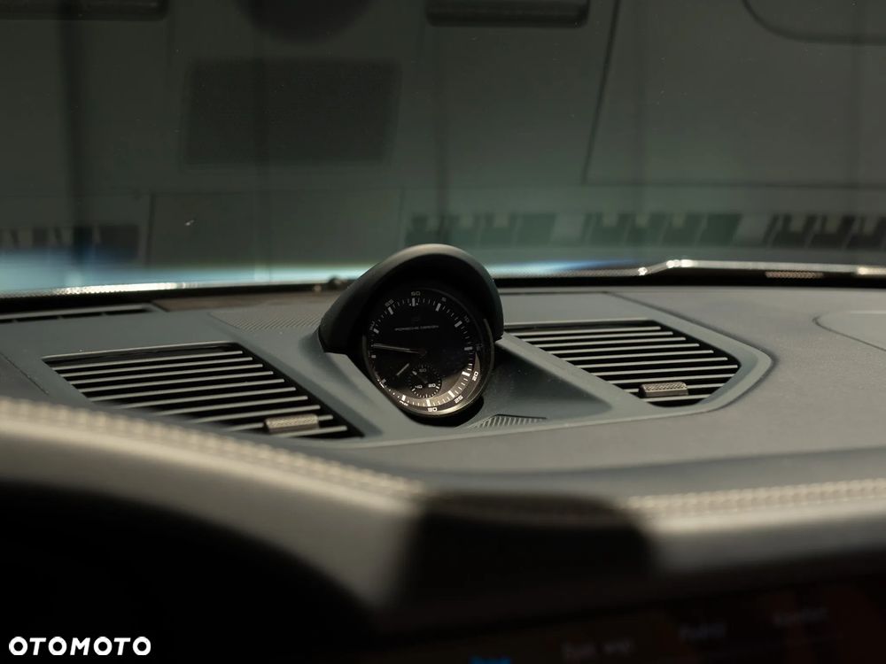 Porsche 911 Carrera GTS - 24