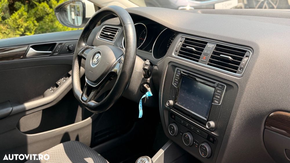 Volkswagen Jetta - 13