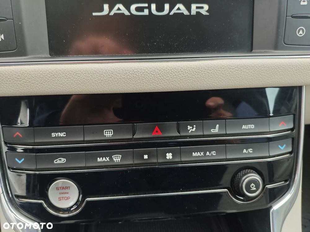 Jaguar XF 20d Prestige - 9