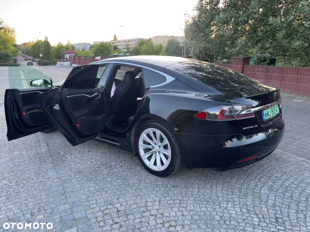 Tesla Model S - 10