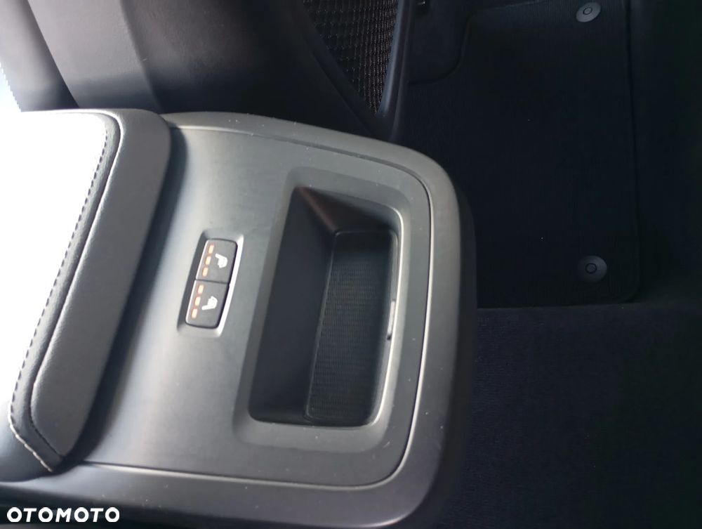 Volvo XC 60 B4 D AWD Ultimate Dark - 35