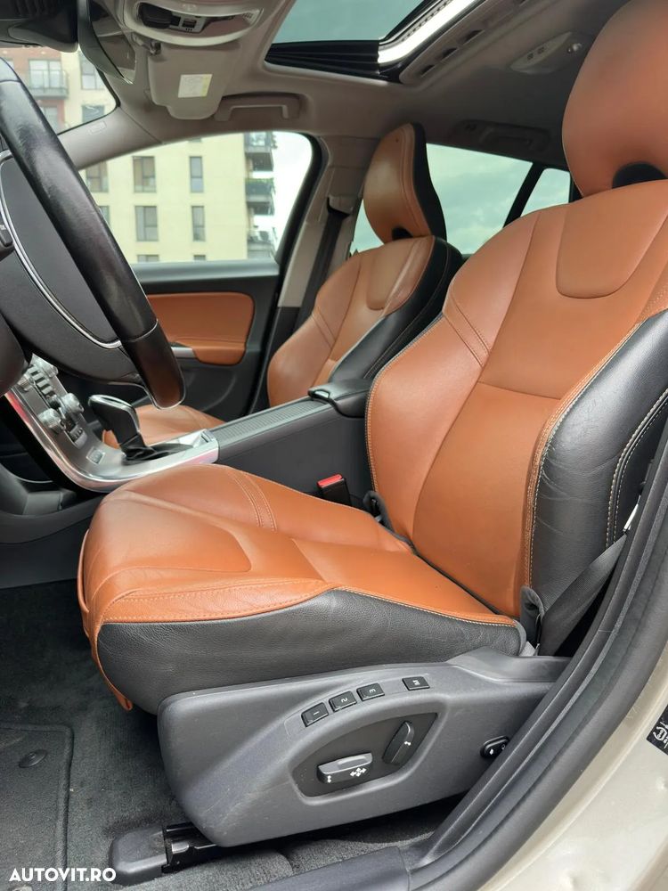 Volvo V60 D6 Plug-In-Hybrid AWD Geartronic Pure Limited - 14