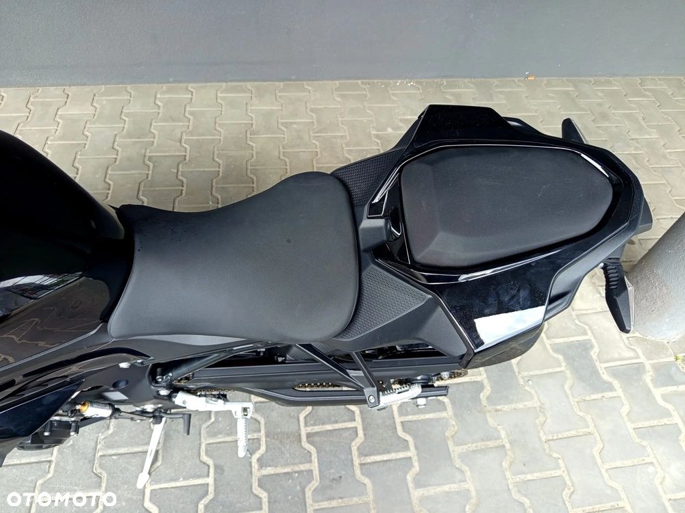 BMW S - 6