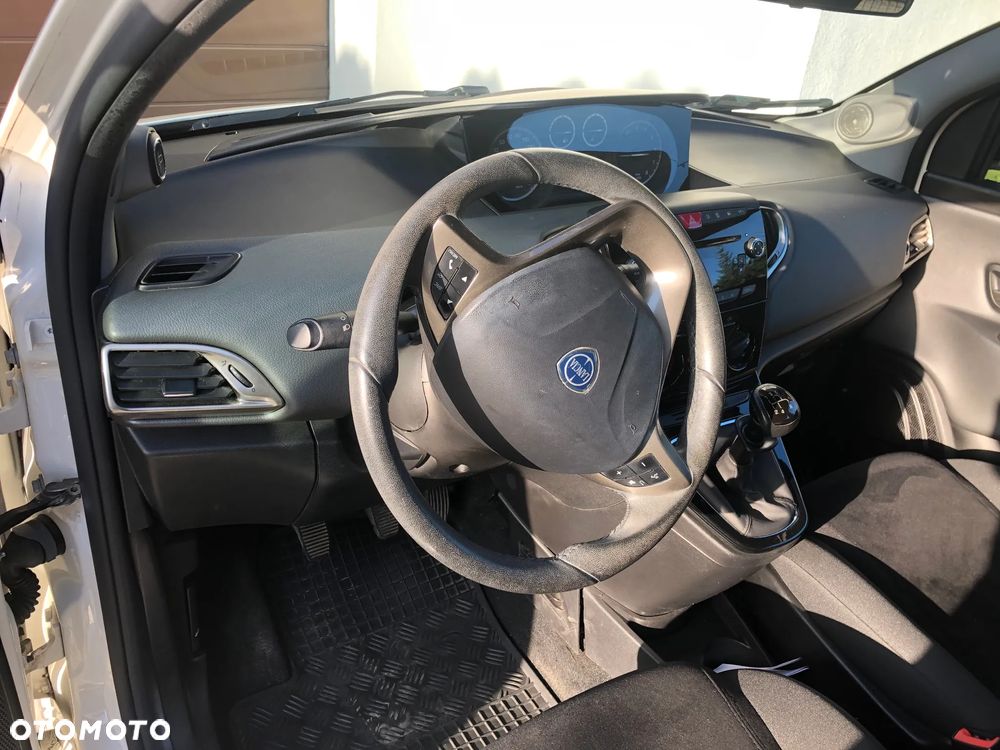 Lancia Ypsilon 1.2 8V Elefantino S&S - 8