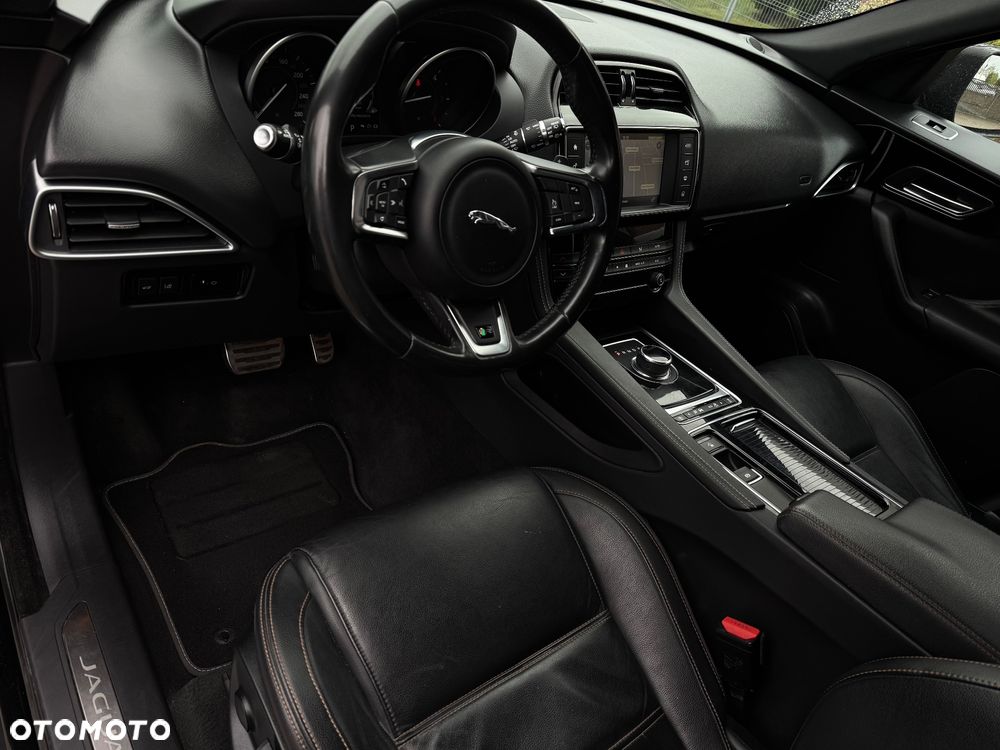 Jaguar F-Pace 20d AWD R-Sport - 27