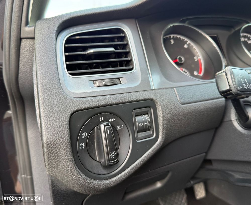 VW Golf 1.6 TDi Trendline DSG - 13